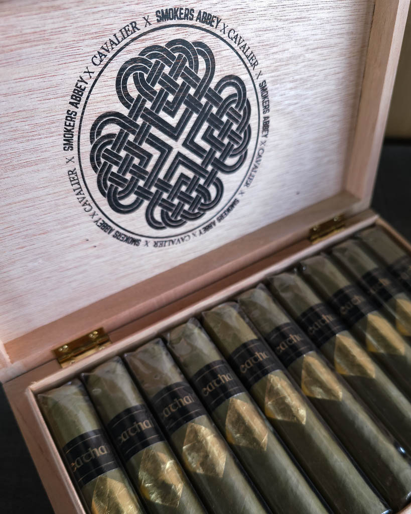 Open box Close up Cavalier Genève Ceathair | Smokers Abbey Exclusive