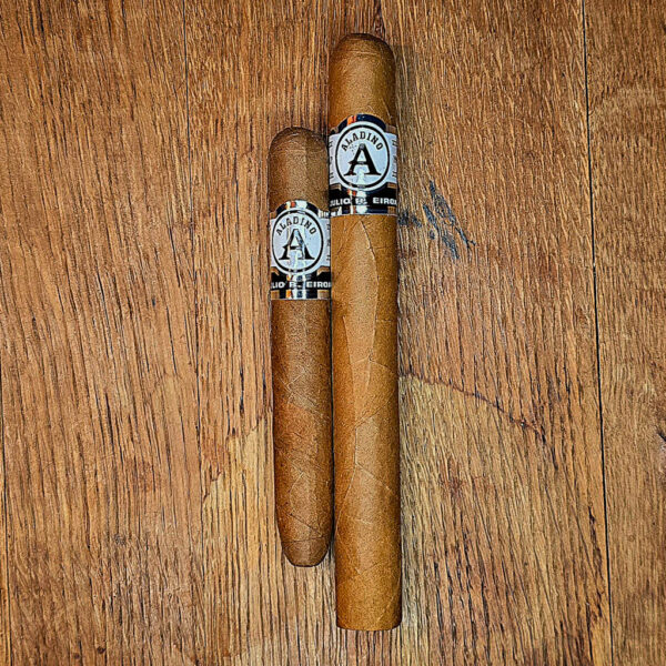 JRE Aladino Connecticut side by side in Perfector and Churchill sizes