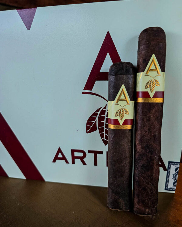 Artista Cigars Falu in two vitolas