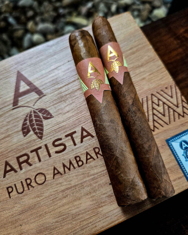 Artista Cigars Puro Ambar cigars on the Puro Ambar box