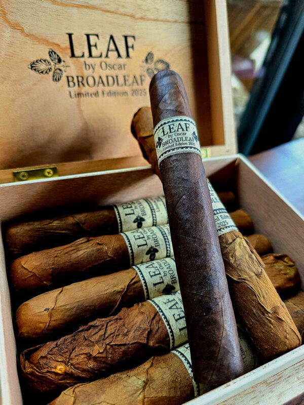 Oscar Valladares Leaf by Oscar Broadleaf 2025 in wrapper and out in an open box of cigar