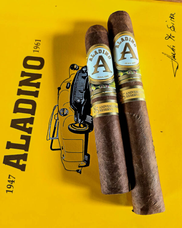 JRE Aladino 85 Aniversario Reserva Robusto and Toro cigars on the closed box