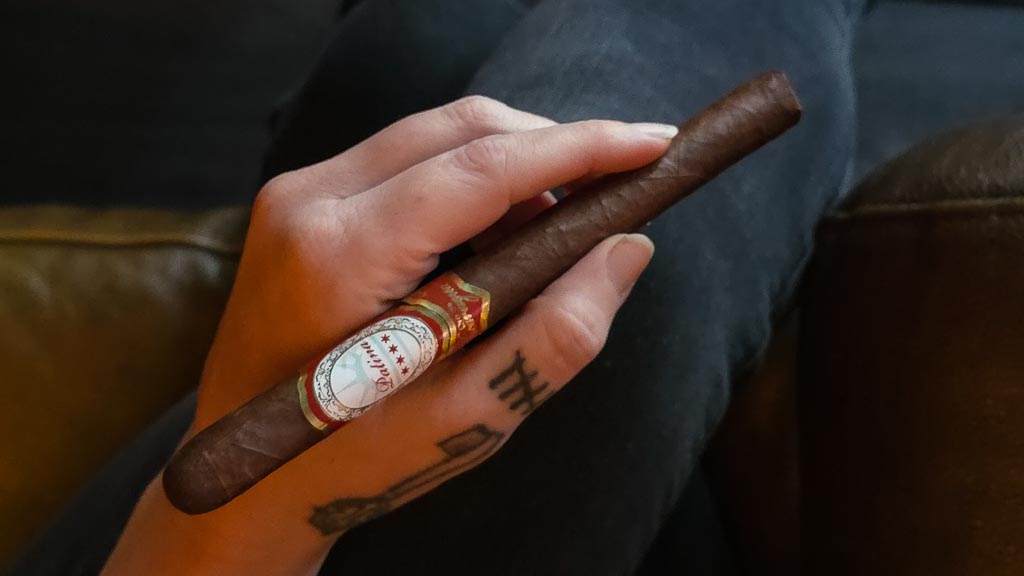 Patina Oro de Nicaragua lancero cigar featured in the lancero size guide at Smokers Abbey Austin